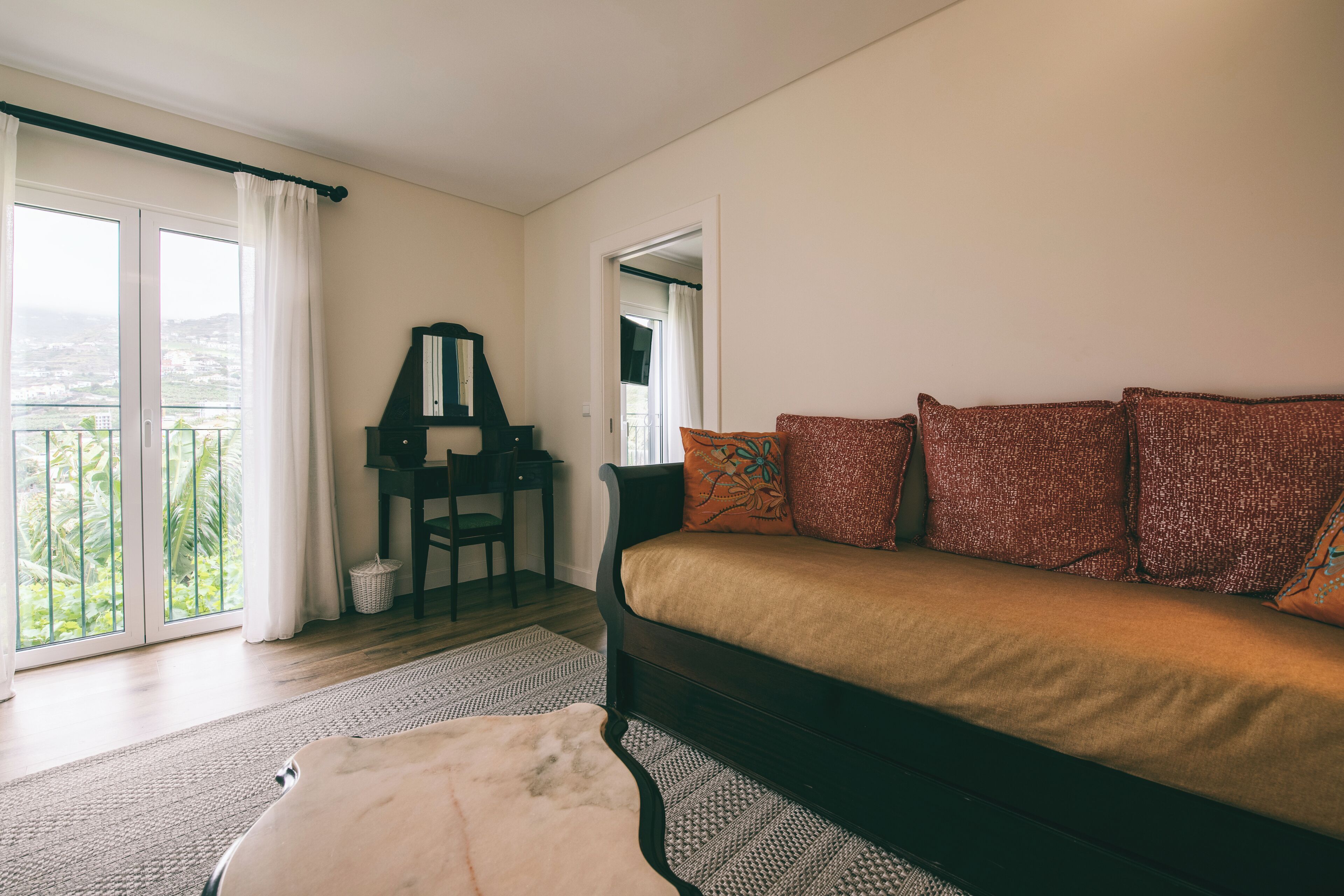 Soundproofing, free WiFi, bed sheets