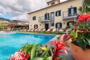 Outdoor pool, open 8:30 AM to 8:00 PM, sun loungers - Quinta da Saraiva (Camara de Lobos)