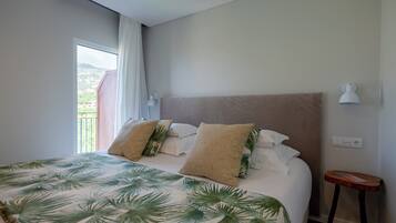 Soundproofing, free WiFi, bed sheets