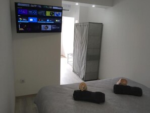 1 bedroom, WiFi - Studio apartment- Follow the river (Ljubljana)