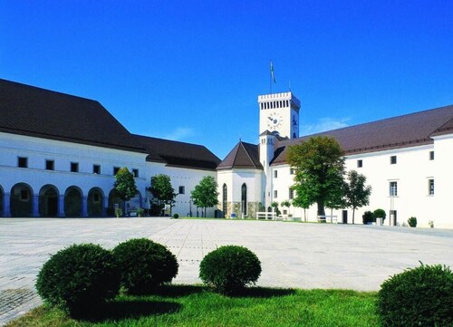 Studio apartment- Follow the river