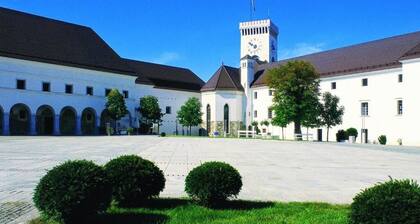 Studio apartment- Follow the river