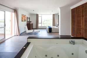 11 habitaciones, tabla de planchar con plancha y internet 