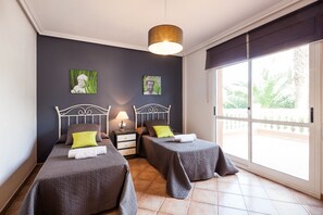 11 bedrooms, iron/ironing board, internet
