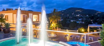 イビザタウン近くの22室の大きなプライベートヴィラ、プライベートプール、WiFi