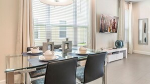 Townhome för familj - trädgård | Eget kök | Spishäll, diskmaskin och grytor/köksredskap