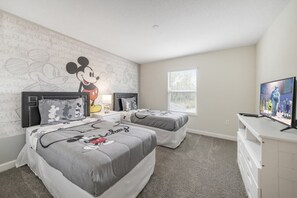 Family Townhome, Garden Area | 4 bedrooms, individually decorated, individually furnished