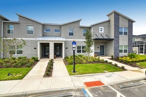 Perhepientalo, puutarha-alue | Ulkopuoli