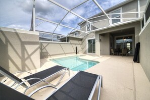 Perhepientalo, puutarha-alue | Parveke