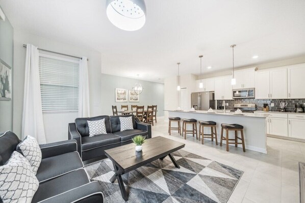 Maison en rangée familiale, côté jardin | Salle de séjour | Téléviseur à écran plat, console de jeux vidéo