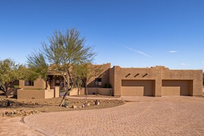 Exterior - Heated pool w/swim up bar, game room & much more! (Scottsdale)