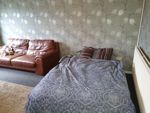 Basic House | Living room