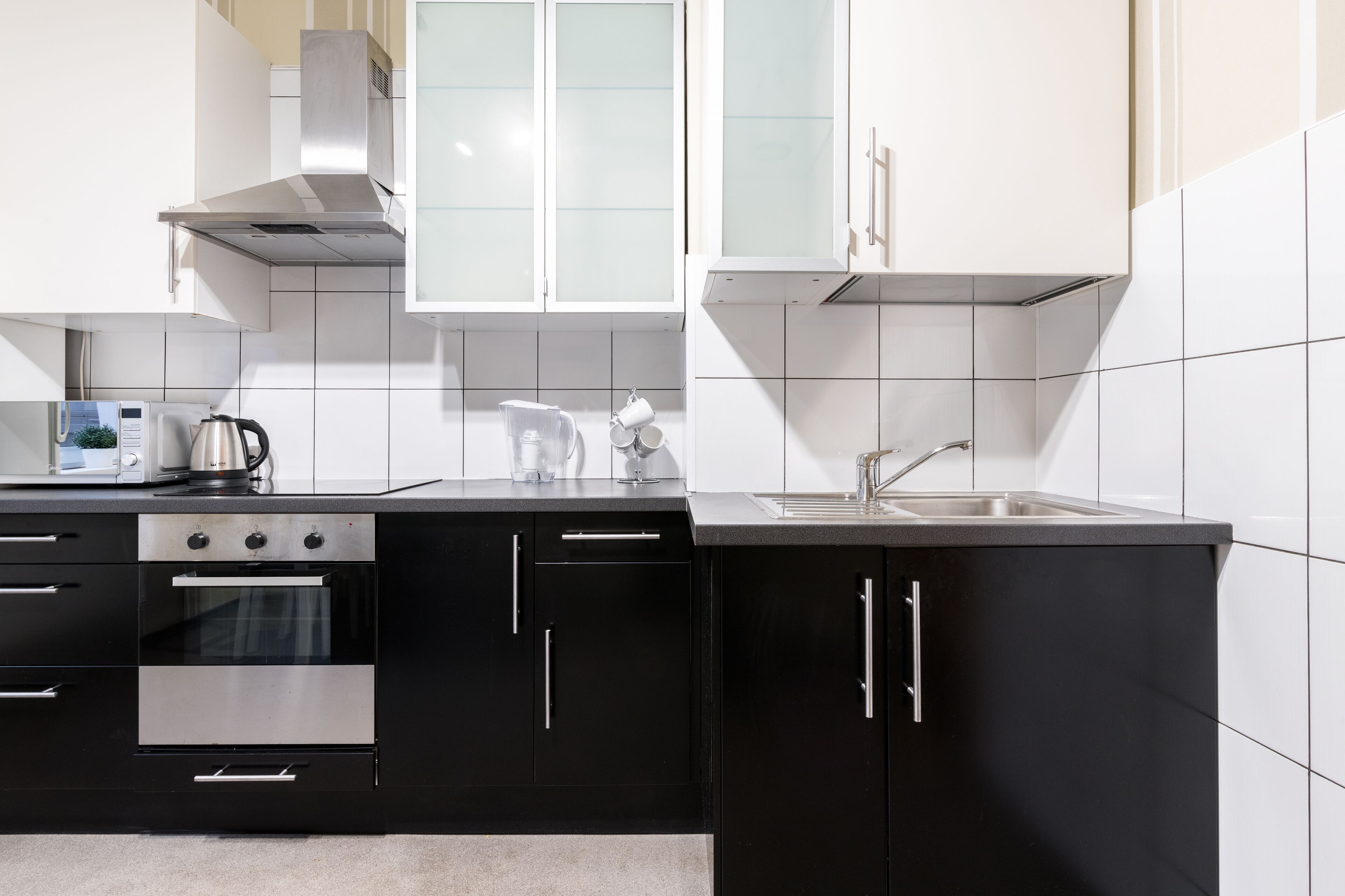 Business-Apartment | Eigene Küche | Großer Kühlschrank, Mikrowelle, Ofen, Herdplatte