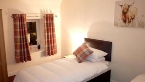Decoración personalizada, muebles diferentes y cortinas blackout