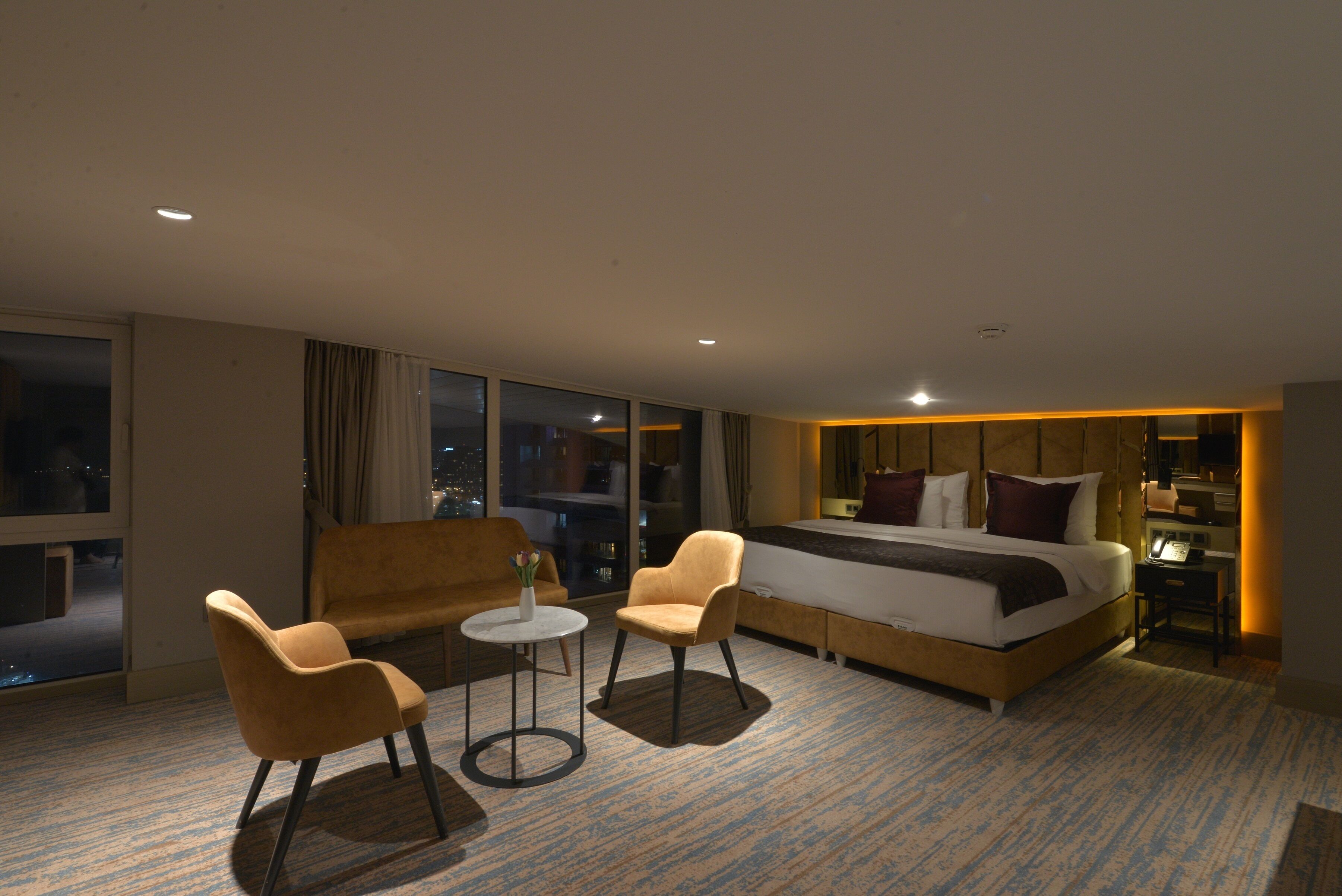 executive studio suite, sea view | premium bedding, minibar, in-room safe, desk