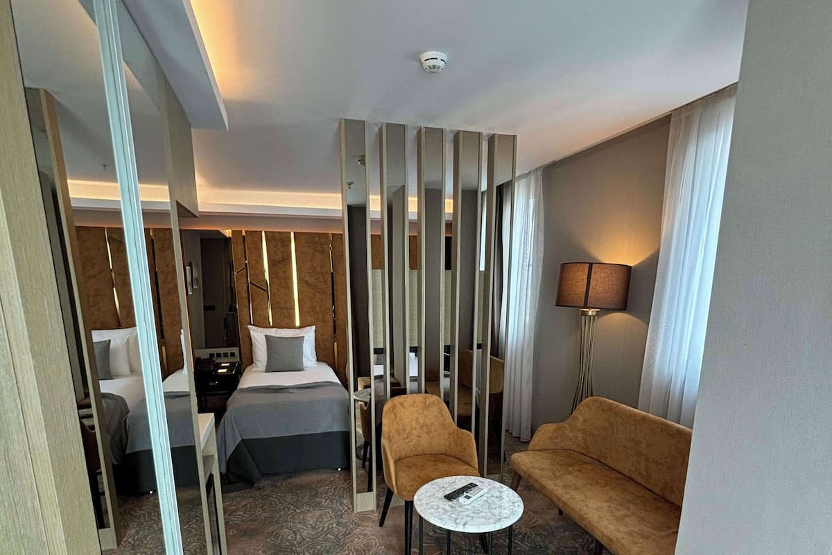 Premium bedding, minibar, in-room safe, desk