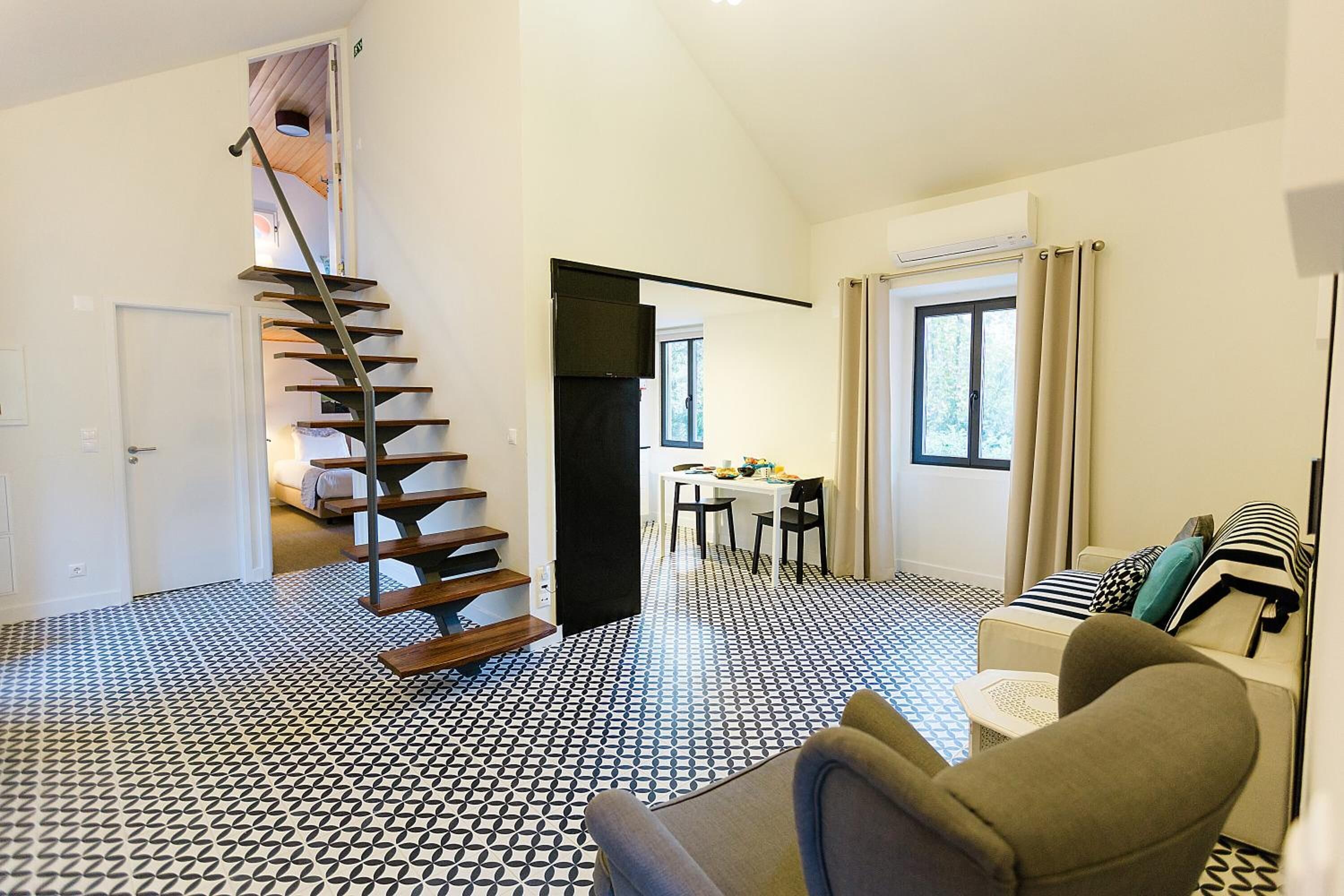 Télévision LCD de 40 pouces avec chaînes par câble, télévision