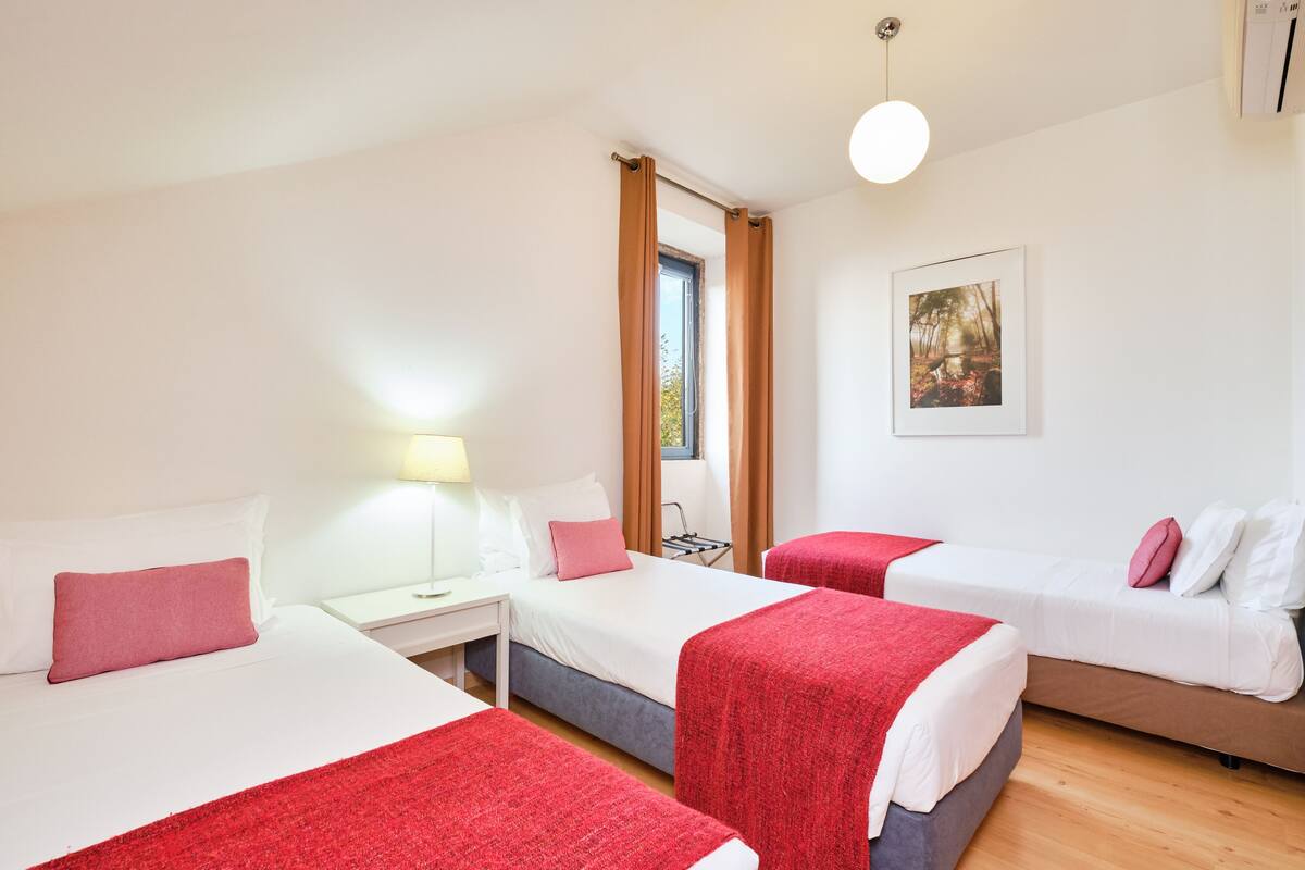 Deluxe Apartment, 2 Bedrooms | Hypo-allergenic bedding available, desk, soundproofing