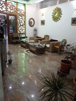 Lobby sitting area - Hotel Du Prince (Ain Temouchent)