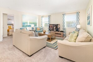 TV a schermo piatto, console per videogiochi