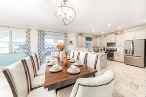 Kompor, mesin pencuci piring, dan peralatan masak/sendok-piring