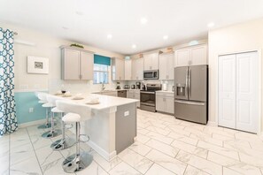 Piano cottura, lavastoviglie, pentole/stoviglie/utensili