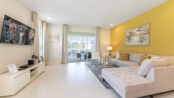 TV layar datar dan konsol video game