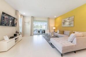 Flat-screen TV, video game console - Vhc7876ha - Serenity - 3 Bed 3 Baths Townhouse (Clermont)