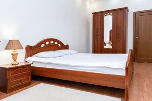 Apartamento superior (floor 4) | 1 dormitorio, ropa de cama hipoalergénica, decoración individual