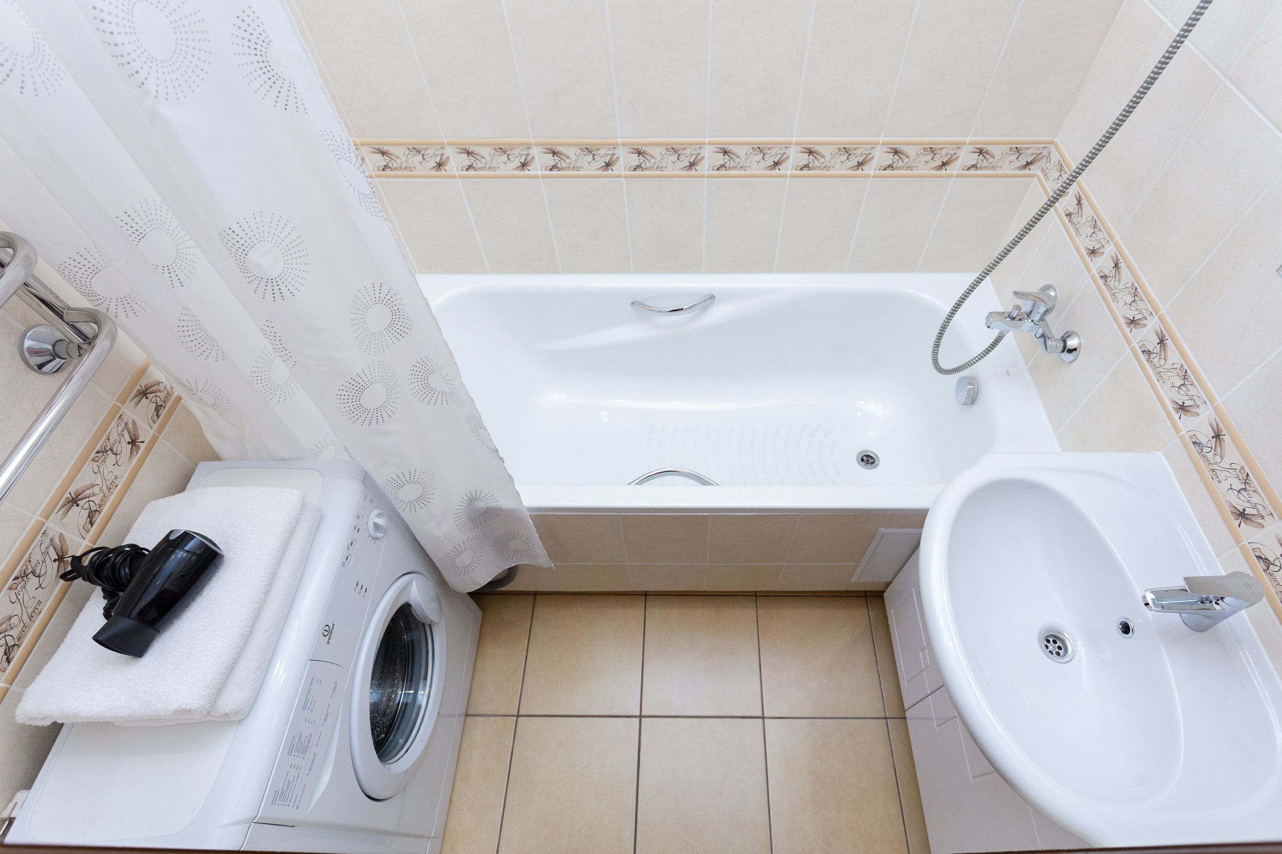 Superior-huoneisto (floor 4) | Kylpyhuone | Kylpyamme, ilmaiset hygieniatuotteet, hiustenkuivaaja, pyyhkeet