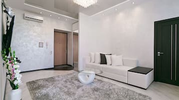 Deluxe Apartment (floor 5) | Living room | 43-inch flat-screen TV with cable channels, LED TV