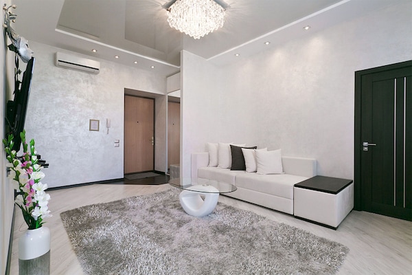 Departamento Deluxe (floor 5) | Sala de estar | Televisión de pantalla plana de 43 pulgadas con canales por cable