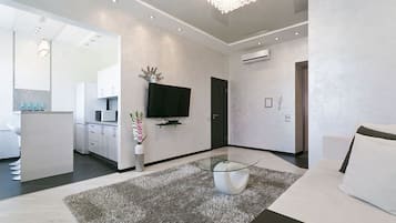 豪華公寓 (floor 5) | 客廳 | 43 吋平面電視連有線電視頻道、LED 電視