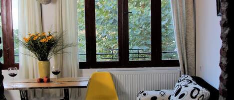 Apartment | Living area | Flat-screen TV