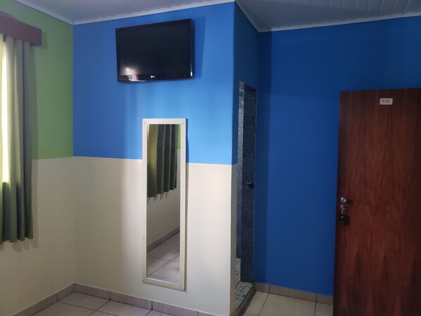 Free WiFi, bed sheets - Hotel Sany (São Paulo)