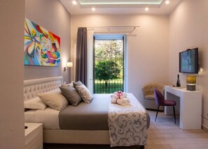 Luxury Suite | Peralatan tempat tidur premium, busa memori, bar mini 