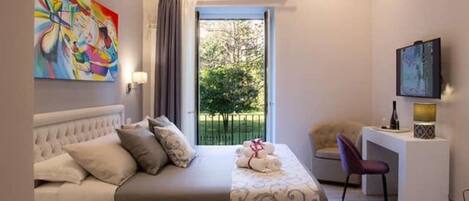 Literie de qualité supérieure, matelas mémoire de forme, minibar