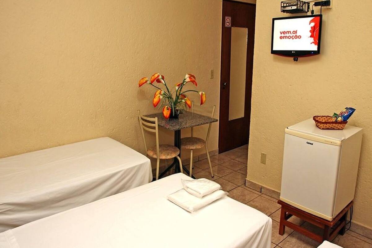 Minibar, escritorio, tabla de planchar con plancha y wifi gratis