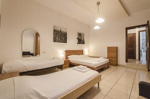 1 chambre, bureau, fer et planche à repasser, Wi-Fi gratuit