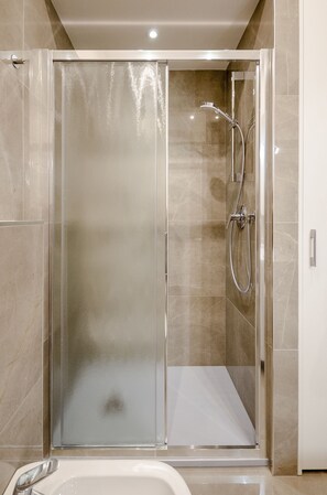 Studio | Bathroom shower - Calzolerie studio (Bologna)