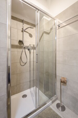 Apartment, 1 Bedroom | Bathroom shower - Colonna Home (Bologna)