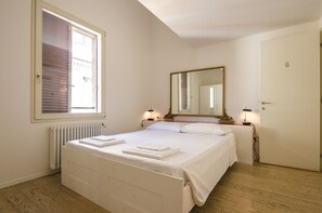 Apartamento, 2 quartos | 2 quartos, ferros/tábuas de passar roupa, berço de viagem