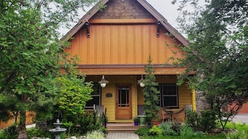 House, 4 Bedrooms | Exterior
