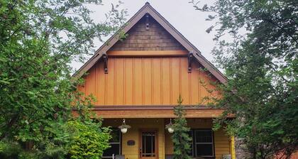 Wild Meadow 30 Day Minimum 4 Bedroom Home by RedAwning