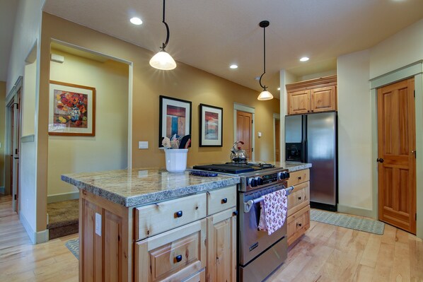 Privat køkken | Køleskab, mikrobølgeovn, ovn, opvaskemaskine