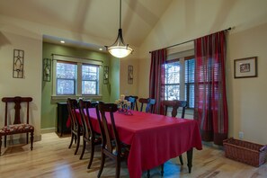 House, 4 Bedrooms | Meeting facility