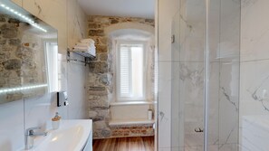 Deluxe Apartment, 1 Bedroom | Bathroom - Chrysanta Apartments (Split)