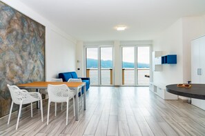 Appartamento, 1 camera da letto | Area soggiorno | TV LCD