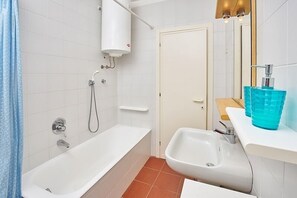 Leilighet, 2 soverom | Bad | Dusj, regndusjhode og bidé