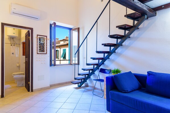 Studio (A) | Living area | LCD TV - Appartamenti Il Grigolo (Portoferraio)